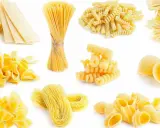 Una carrellata di diversi tipi di pasta: lasagne, spaghetti, fusilli, fettuccine, conchiglioni, farfalle, capelli d'angelo e maccheroni.