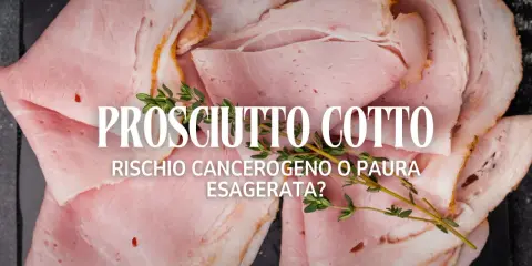 Fette di prosciutto cotto, con testo che interroga sul rischio cancerogeno.
